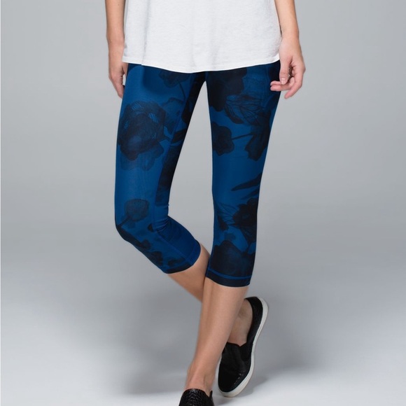 Lululemon Wunder Under Crop II *Full-On Luxtreme
Jumbo Inky Floral Black Inkwell - Picture 3 of 9